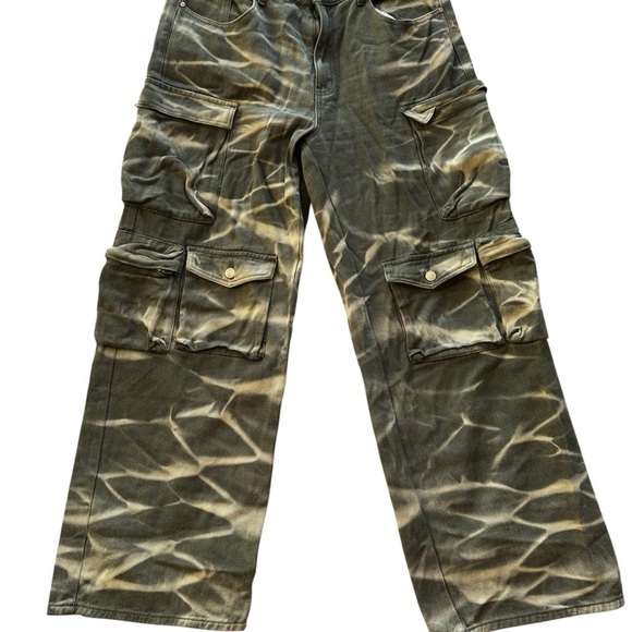 Green and White Cargo Pants - Picture 3 of 4